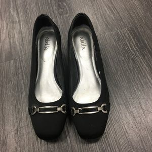 Black closed-toe wedge